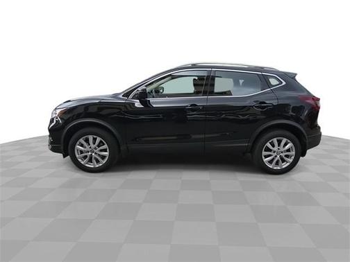 2022 Nissan Rogue Sport SV