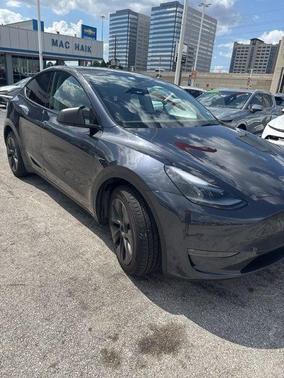 Stealth Gray 2025 Tesla Model Y Long Range