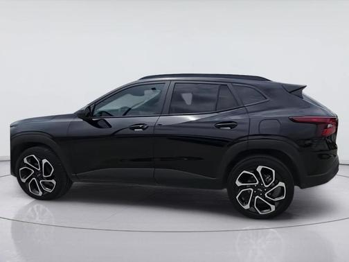 Mosaic Black Metallic 2024 Chevrolet Trax 2RS