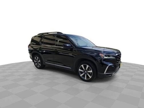 Crystal Black Pearl 2025 Honda Pilot Touring