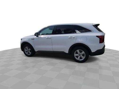 Glacial White Pearl 2022 Kia Sorento LX