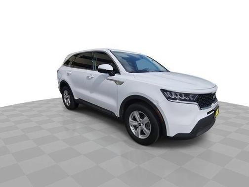 Glacial White Pearl 2022 Kia Sorento LX