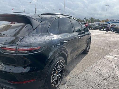 2021 Porsche Cayenne Base