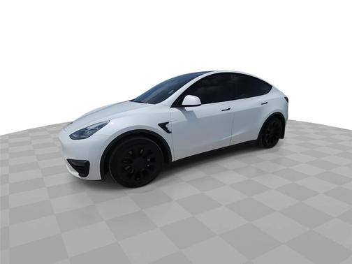 Pearl White Multi 2022 Tesla Model Y Long Range
