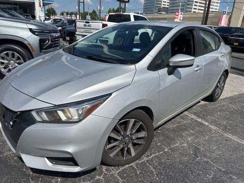 Brilliant Silver Metallic 2020 Nissan Versa 1.6 SV