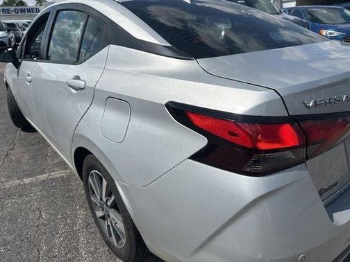 Brilliant Silver Metallic 2020 Nissan Versa 1.6 SV