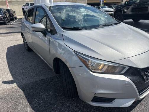 Brilliant Silver Metallic 2020 Nissan Versa 1.6 SV