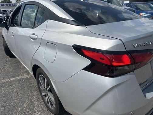 Brilliant Silver Metallic 2020 Nissan Versa 1.6 SV