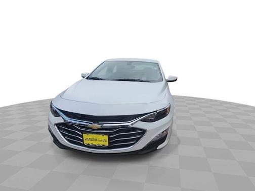 Summit White 2022 Chevrolet Malibu LT