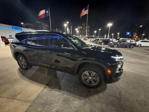 Black Metallic 2025 Chevrolet Traverse LT