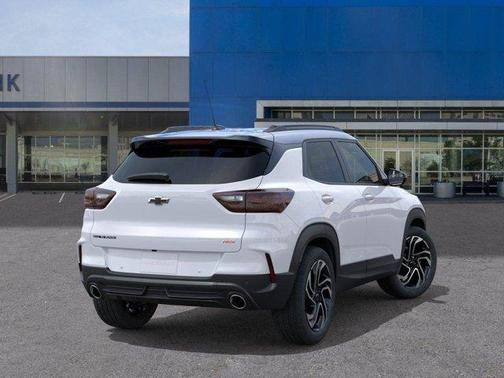 Iridescent Pearl Tricoat 2026 Chevrolet Trailblazer RS