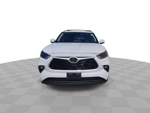 Wind Chill Pearl 2024 Toyota Highlander XLE