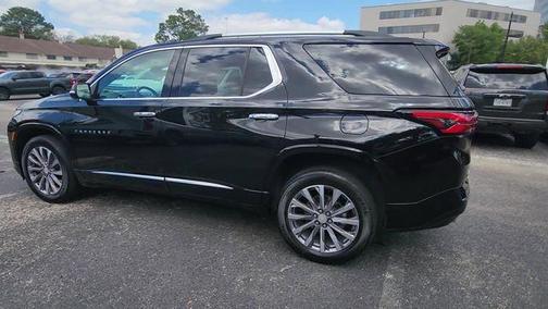 Mosaic Black Metallic 2023 Chevrolet Traverse Premier