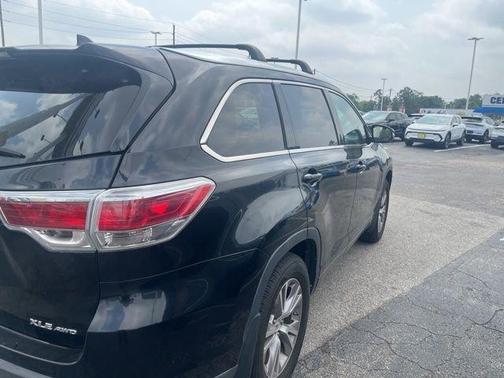 Black 2014 Toyota Highlander XLE