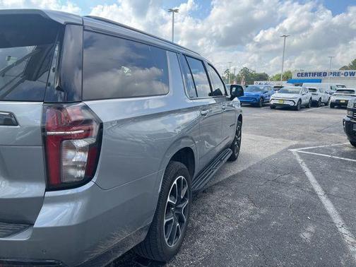 Sterling Gray Metallic 2023 Chevrolet Suburban RST