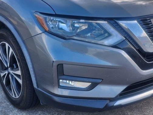 Gun Metallic 2017 Nissan Rogue SL