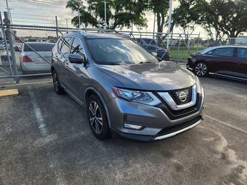 Gun Metallic 2017 Nissan Rogue SL