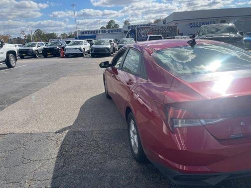 2021 Hyundai ELANTRA SE