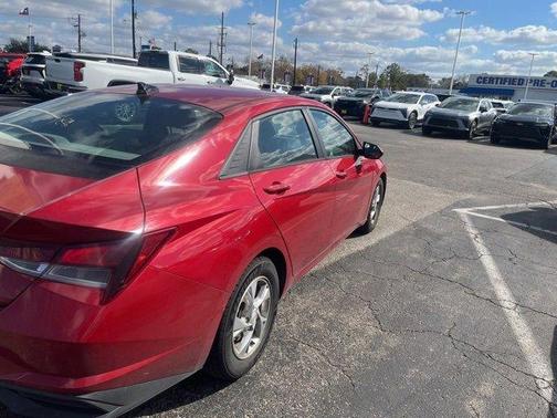 2021 Hyundai ELANTRA SE
