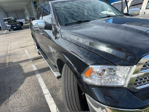 Brilliant Black Crystal Pearlcoat 2018 RAM 1500 Laramie