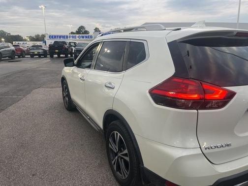 2017 Nissan Rogue SL