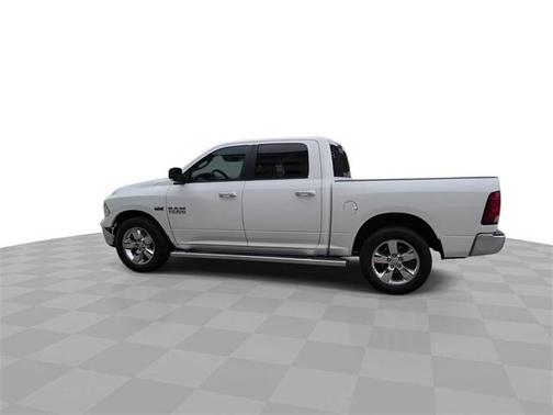 2016 RAM 1500 SLT