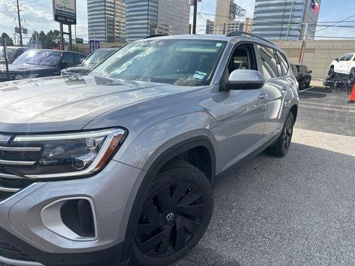 Silver Bird Metallic 2024 Volkswagen Atlas 2.0T SE w/Technology