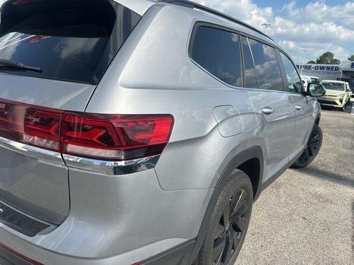 Silver Bird Metallic 2024 Volkswagen Atlas 2.0T SE w/Technology