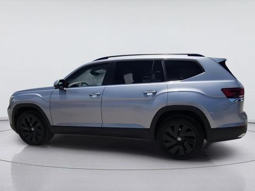 Silver Bird Metallic 2024 Volkswagen Atlas 2.0T SE w/Technology