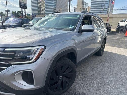Silver Bird Metallic 2024 Volkswagen Atlas 2.0T SE w/Technology