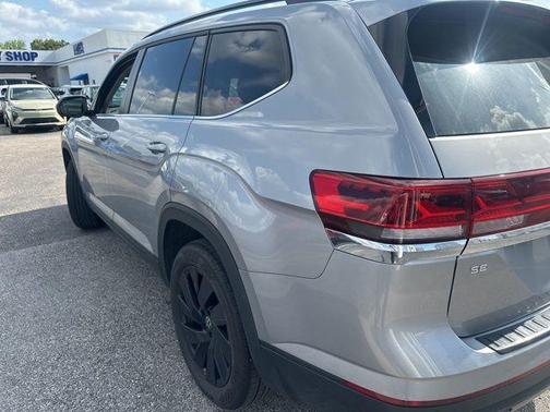 Silver Bird Metallic 2024 Volkswagen Atlas 2.0T SE w/Technology