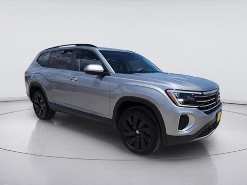 Silver Bird Metallic 2024 Volkswagen Atlas 2.0T SE w/Technology