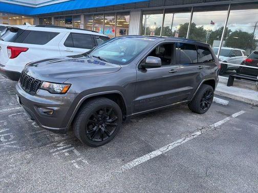 Granite Crystal Clearcoat Metallic 2017 Jeep Grand Cherokee Altitude