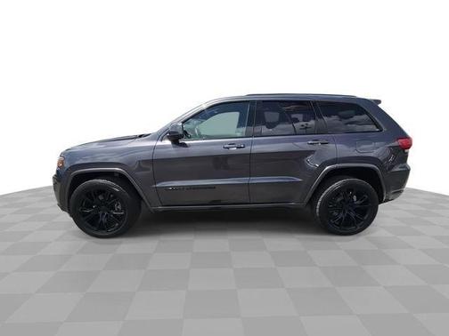 Granite Crystal Clearcoat Metallic 2017 Jeep Grand Cherokee Altitude