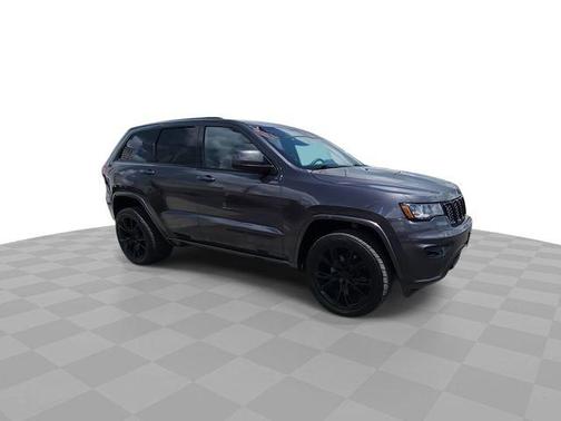Granite Crystal Clearcoat Metallic 2017 Jeep Grand Cherokee Altitude