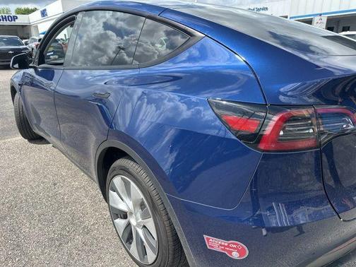 Deep Blue Metallic 2024 Tesla Model Y Long Range