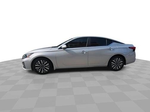 Brilliant Silver Metallic 2023 Nissan Altima 2.5 SV