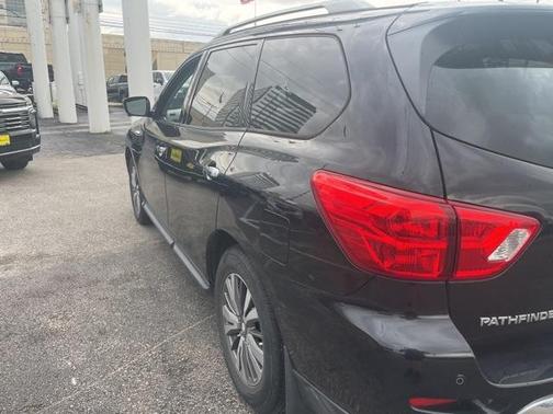 2018 Nissan Pathfinder SL
