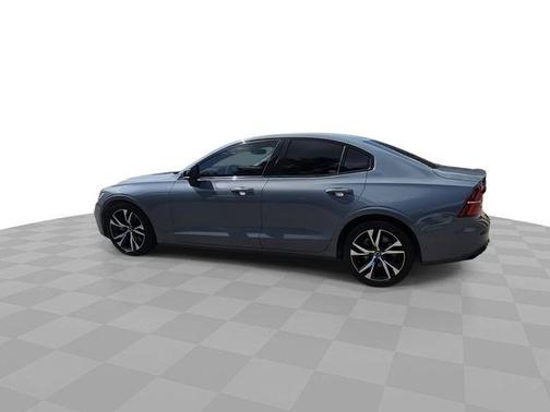 Thunder Gray Metallic 2024 Volvo S60 B5 Plus Dark Theme