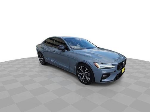 2024 Volvo S60 B5 Plus Dark Theme