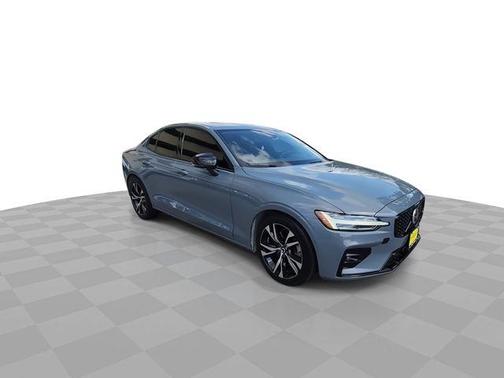 Thunder Gray Metallic 2024 Volvo S60 B5 Plus Dark Theme