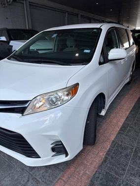 2020 Toyota Sienna LE