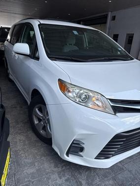 2020 Toyota Sienna LE