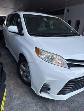 2020 Toyota Sienna LE