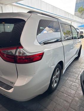 2020 Toyota Sienna LE
