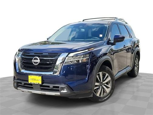 2022 Nissan Pathfinder SL