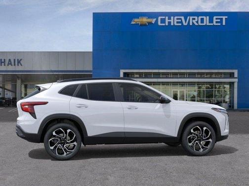 Summit White 2026 Chevrolet Trax 2RS