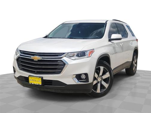 Iridescent Pearl Tricoat 2021 Chevrolet Traverse LT Leather