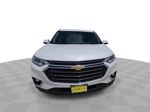 Iridescent Pearl Tricoat 2021 Chevrolet Traverse LT Leather