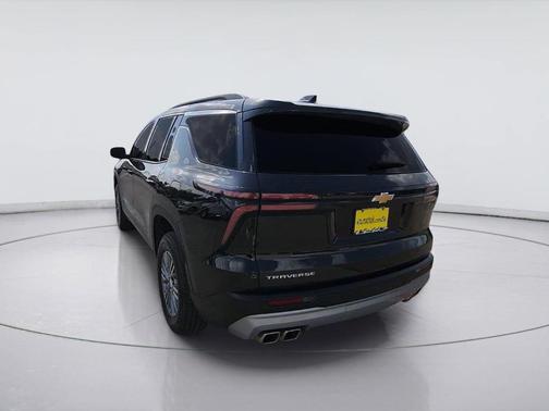 Mosaic Black Metallic 2025 Chevrolet Traverse LT